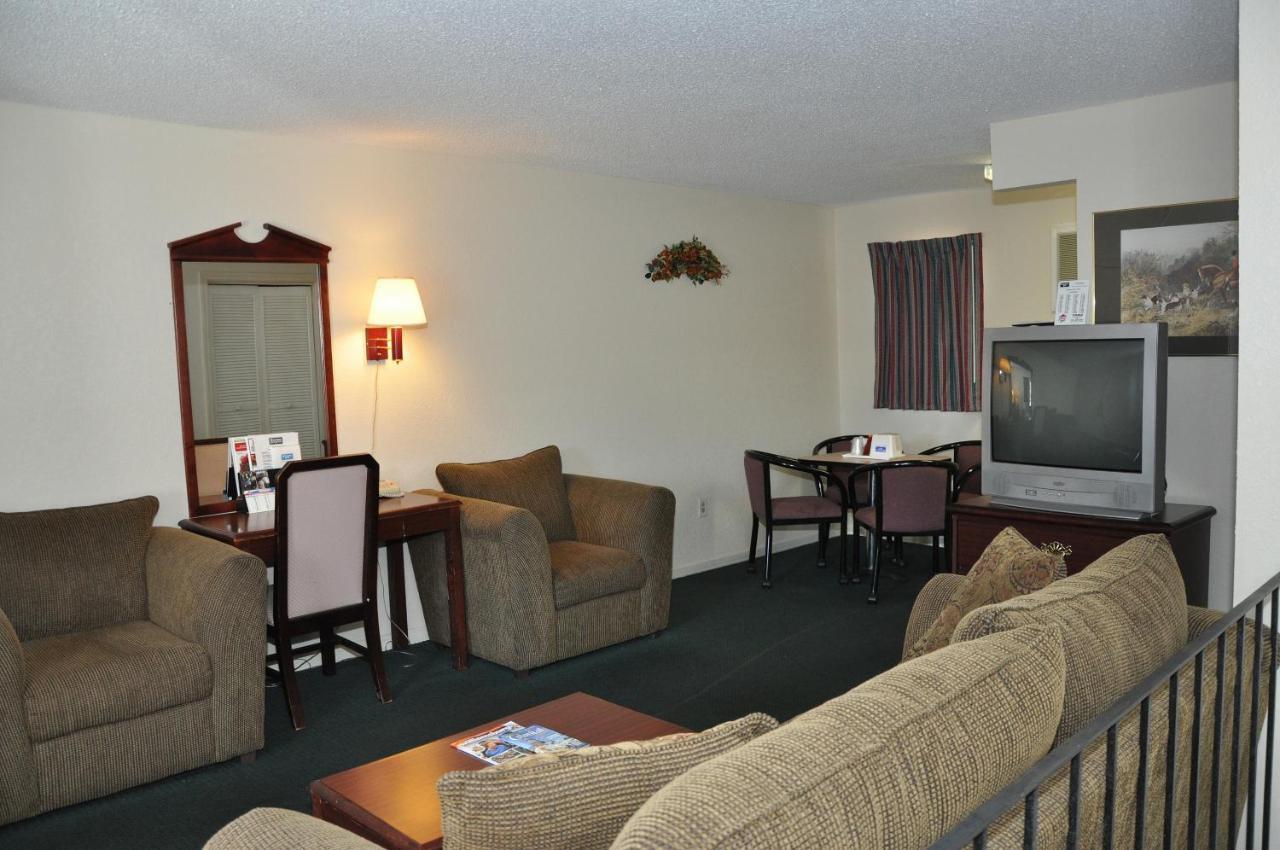 Merrimac Inn & Suites Williamsburg Extérieur photo